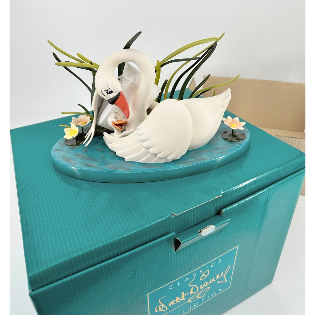 Walt Disney Classics A Loving Embrace The Ugly Duckling Figure