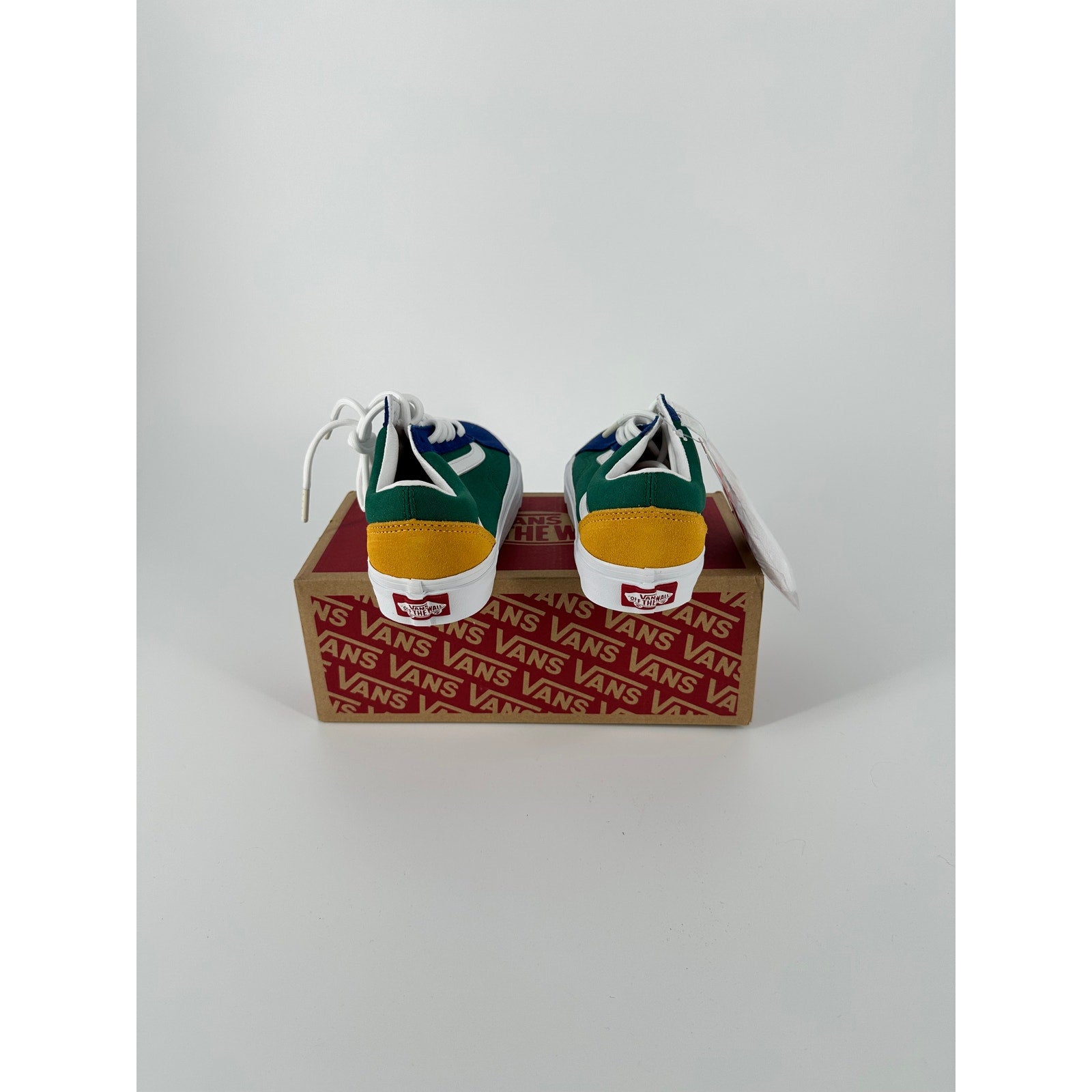 Vans Yacht Club Old Skool Red Blue Green Skate Shoes men's size 4/women's size 5.5 VN0A38G1R1Q